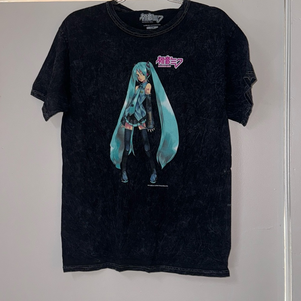 Women’s forever 21 Hatsune Miku  anime tee